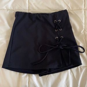 Black skort